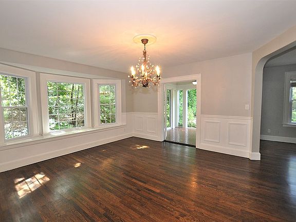 Large living & Dining Rooms 