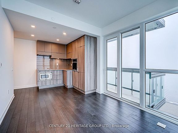 5th image of 39 Roehampton Ave #4108