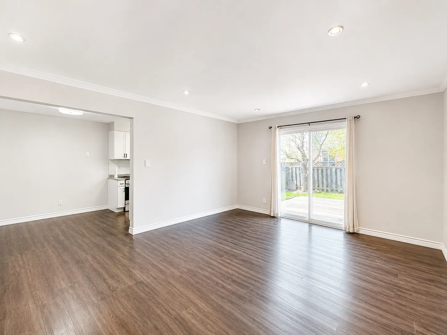 1178 Upper Wentworth St — Photo 4