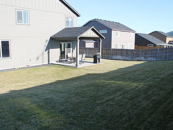Spacious backyard 