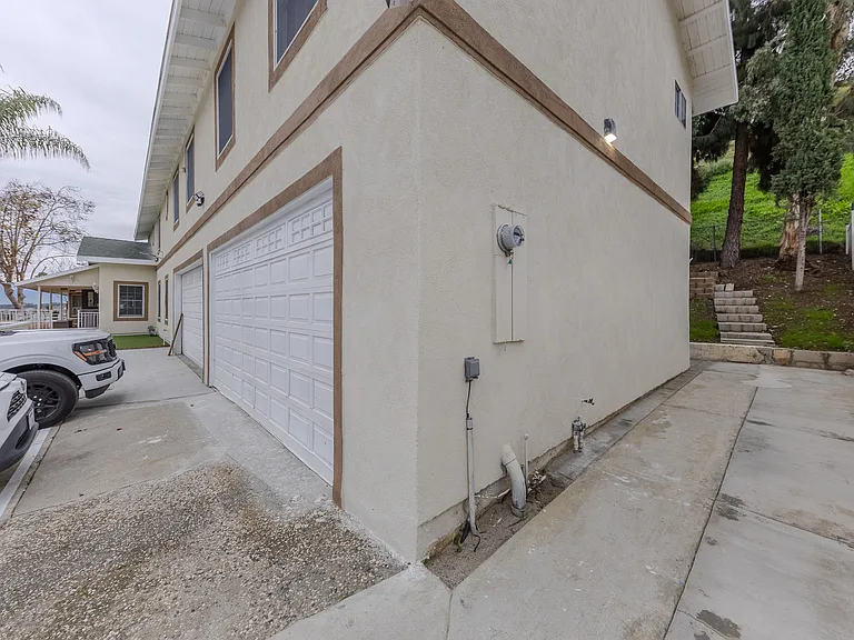 15877 Regalado St — Photo 87