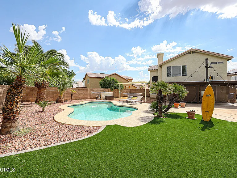 3902 E Rosemonte Dr — Photo 1