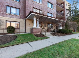 650 Laurel Ave APT 104, Highland Park, IL