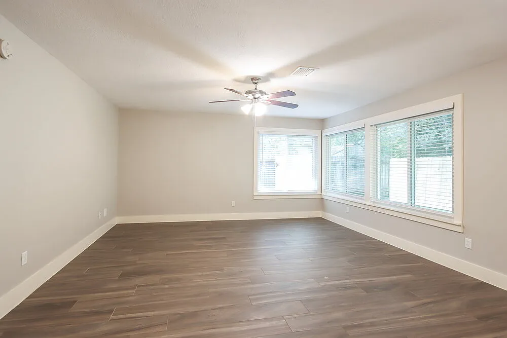 3 bed, 2.0 bath, 1906 sqft, $2,170 — Photo 4