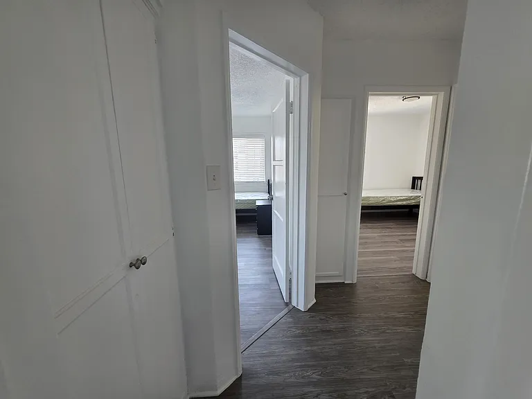 1349 W 35th Pl #2 — Photo 10