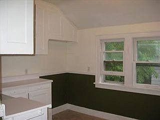 4th image of 1916 W 75th St