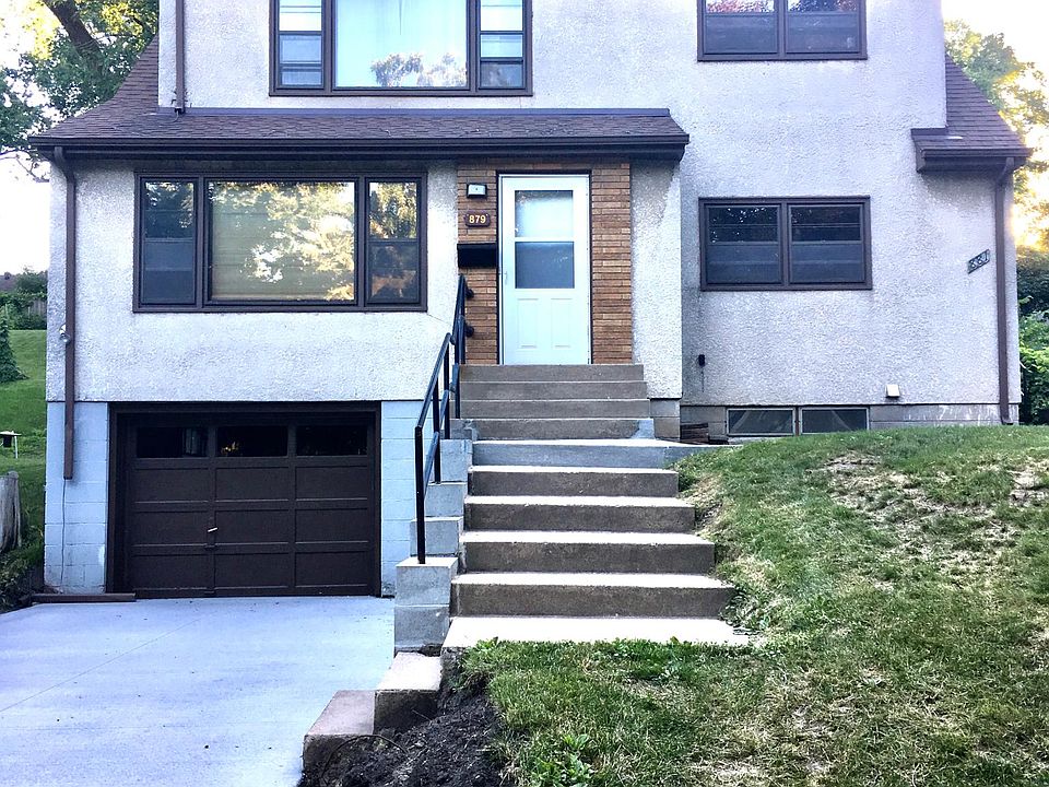 Upper unit has separate side entrance from lower unit (right-hand side in this photo)