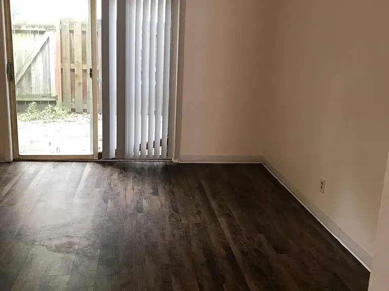 404 S Prairie St — Photo 8