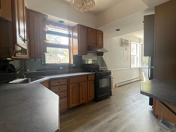 4th image of 2702 Avenue W #2