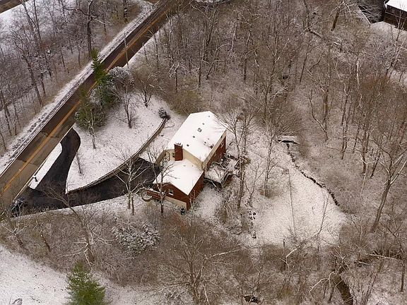 2nd image of 10911 Gosling Rd