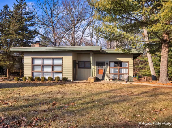 5505 W Lake Shore Dr, Wonder Lake, IL 60097
