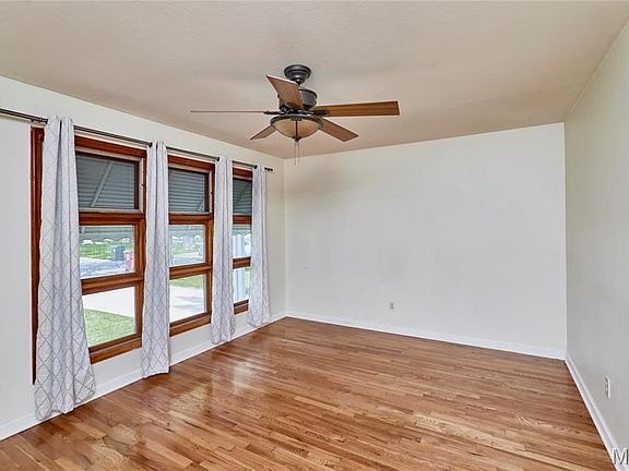 5th image of 220 S Saint Jacques St