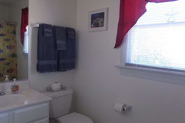 2nd image of 104 W Lochridge Ct