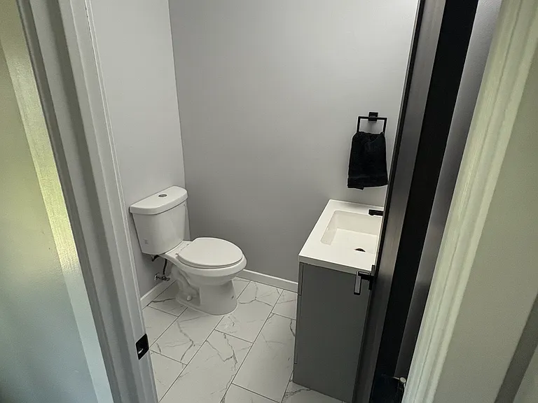 1200 Marshall Ln — Photo 3