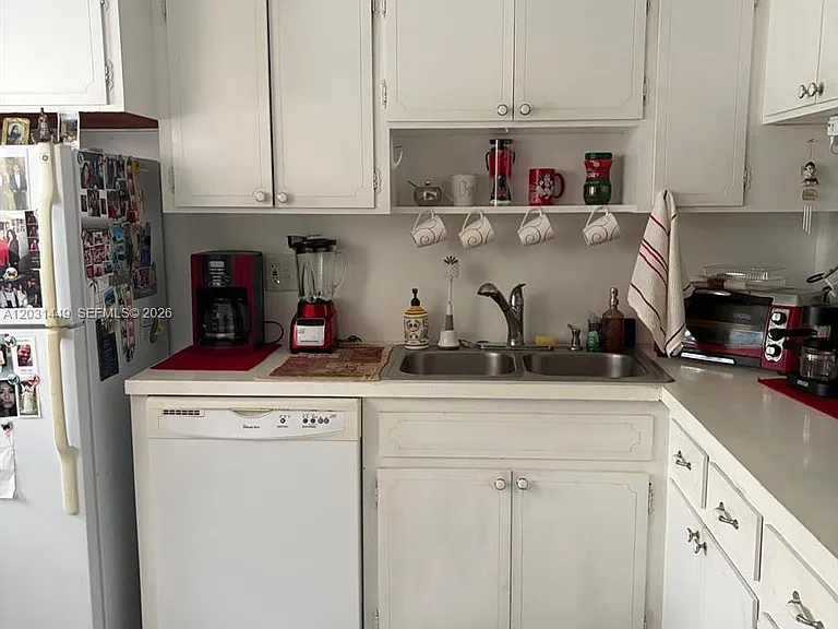 215 SE 3rd Ave #403A — Photo 5