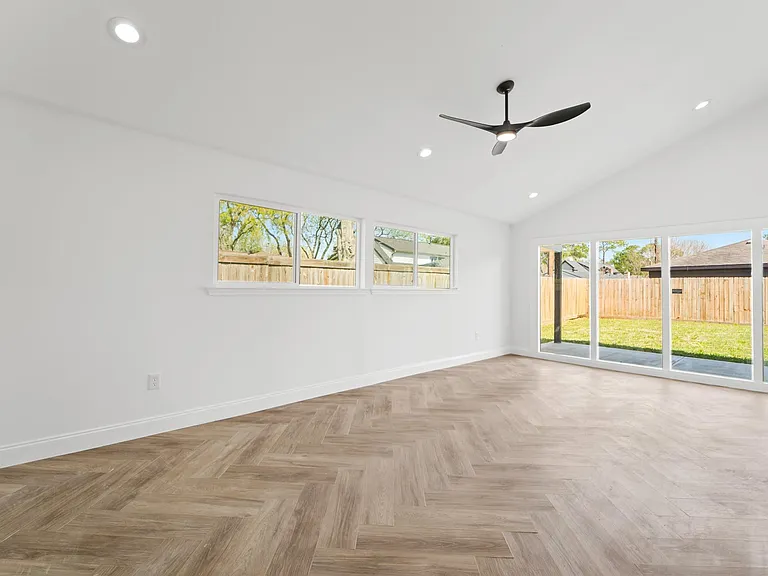 10722 Lynbrook Dr — Photo 23