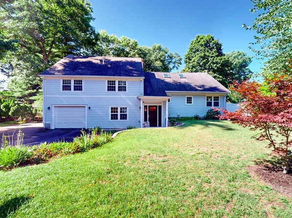 9 Fells Cir, Wellesley, MA 02482