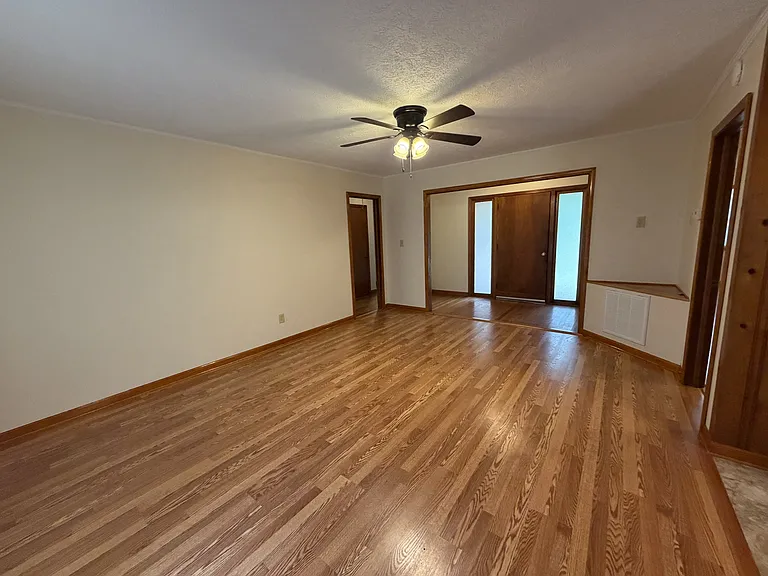 941 Harrington Dr — Photo 4