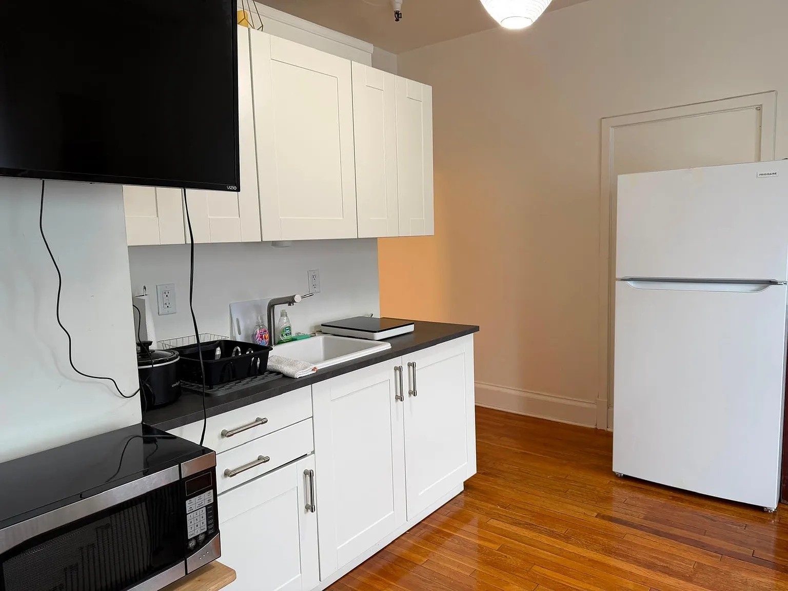 Studio, $1,400 — Photo 4