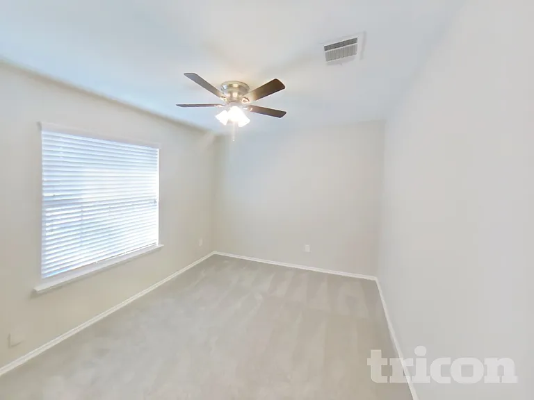 1114 Bellevue Dr — Photo 13