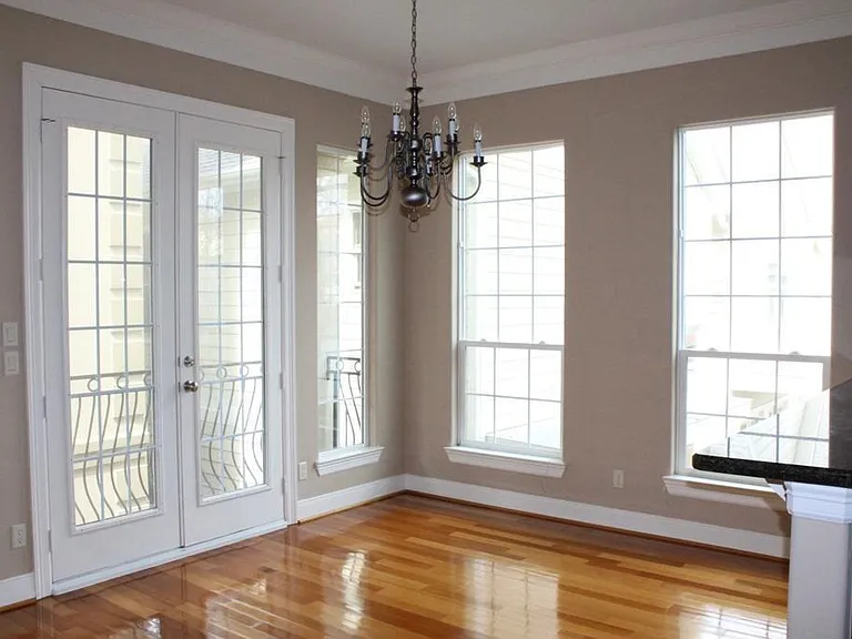 1324 Birdsall St — Photo 4