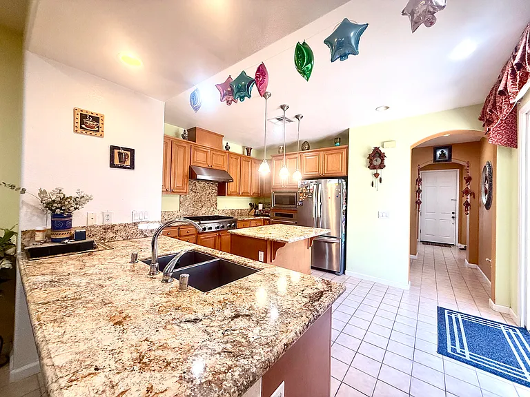 1176 Thornbury Ln — Photo 5