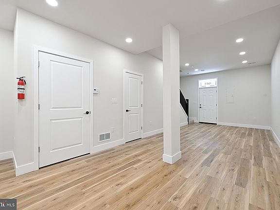 5th image of 151 N York St #B