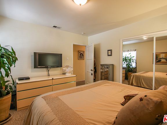5th image of 524 W 64th Pl