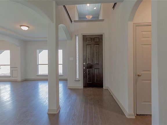 4th image of 9853 Milkweed Ln