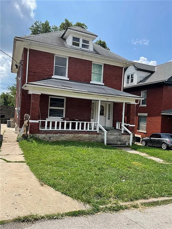 711 Sandusky Ave — Photo 1