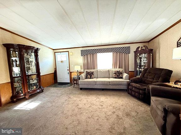 3rd image of 443 Priscilla Ln