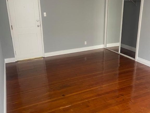 5th image of 1921 Whitley Ave #9