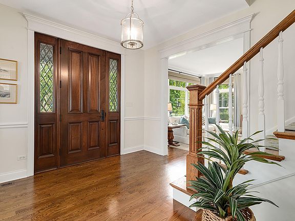 2nd image of 842 N Stone Ave
