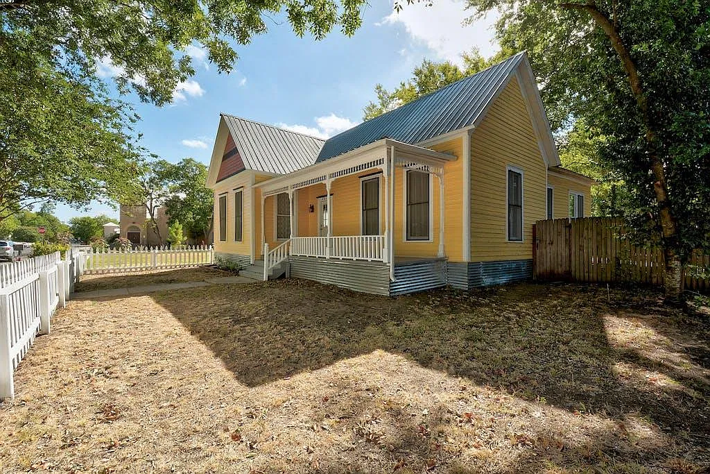 2 bed, 2.0 bath, 1521 sqft, $1,795 — Photo 3