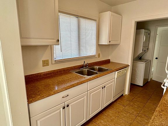 5th image of 4173-4179 Texas St #4173