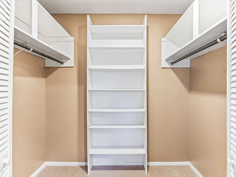 5801 Royal Ridge Dr — Photo 15