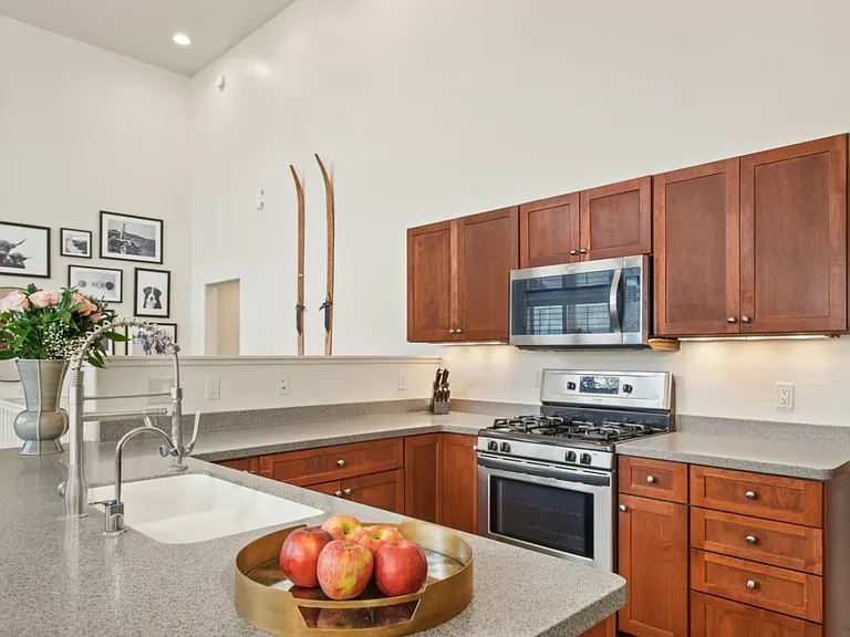 536 Evans Ct — Photo 17