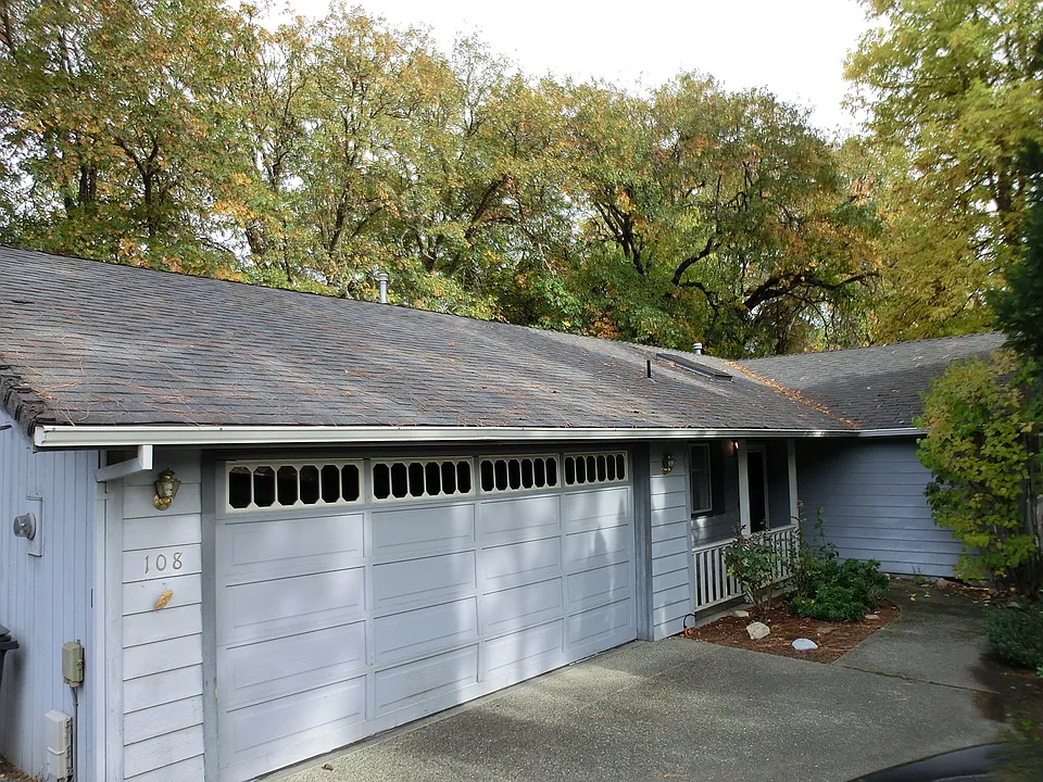 108 NW Sinclair Dr