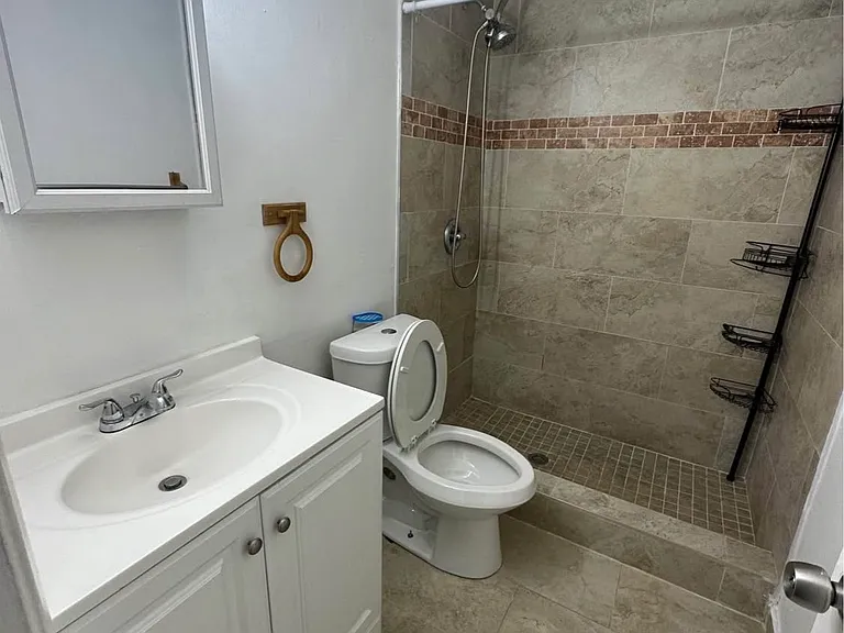 225 SW 99th Ave #1 — Photo 3