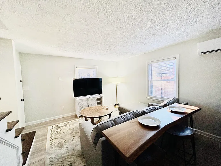 1621 Brandon Ave SW #A — Photo 2