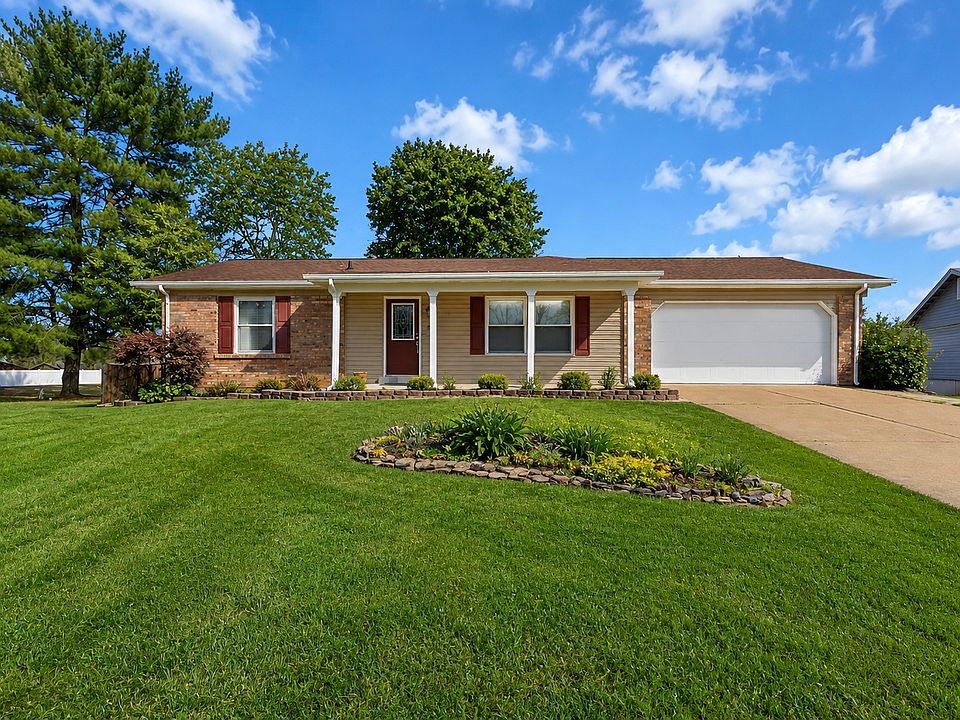 1st image of 10 Appletree Dr