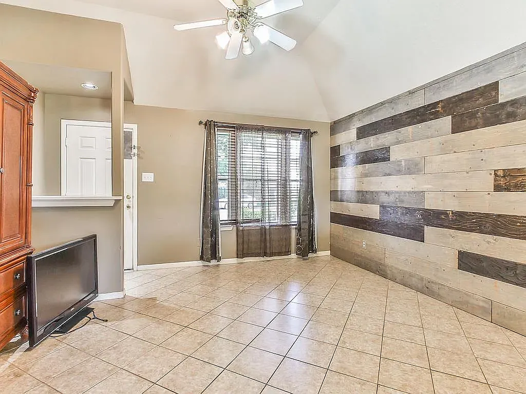 3 bed, 1200 sqft, $1,625 — Photo 3