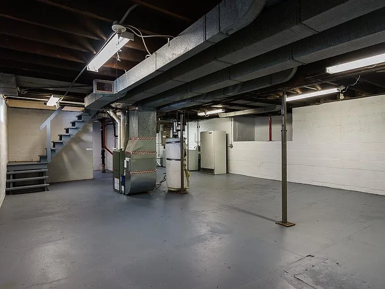 3302 Vinton St — Photo 25