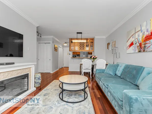 245 East 54th Street image 2 of 13