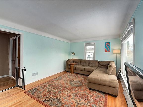 2nd image of 2915 Lincoln Ave