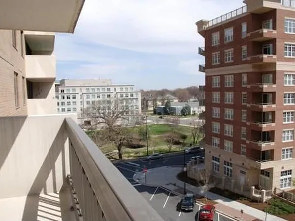 3800 Fairfax Dr APT 512, Arlington, VA 22203
