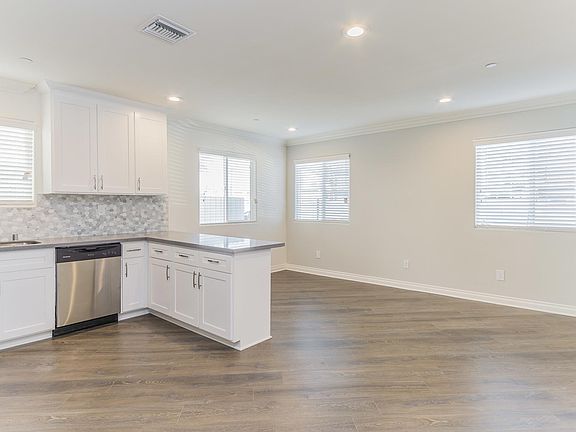 5th image of 4722 Saint Charles Pl