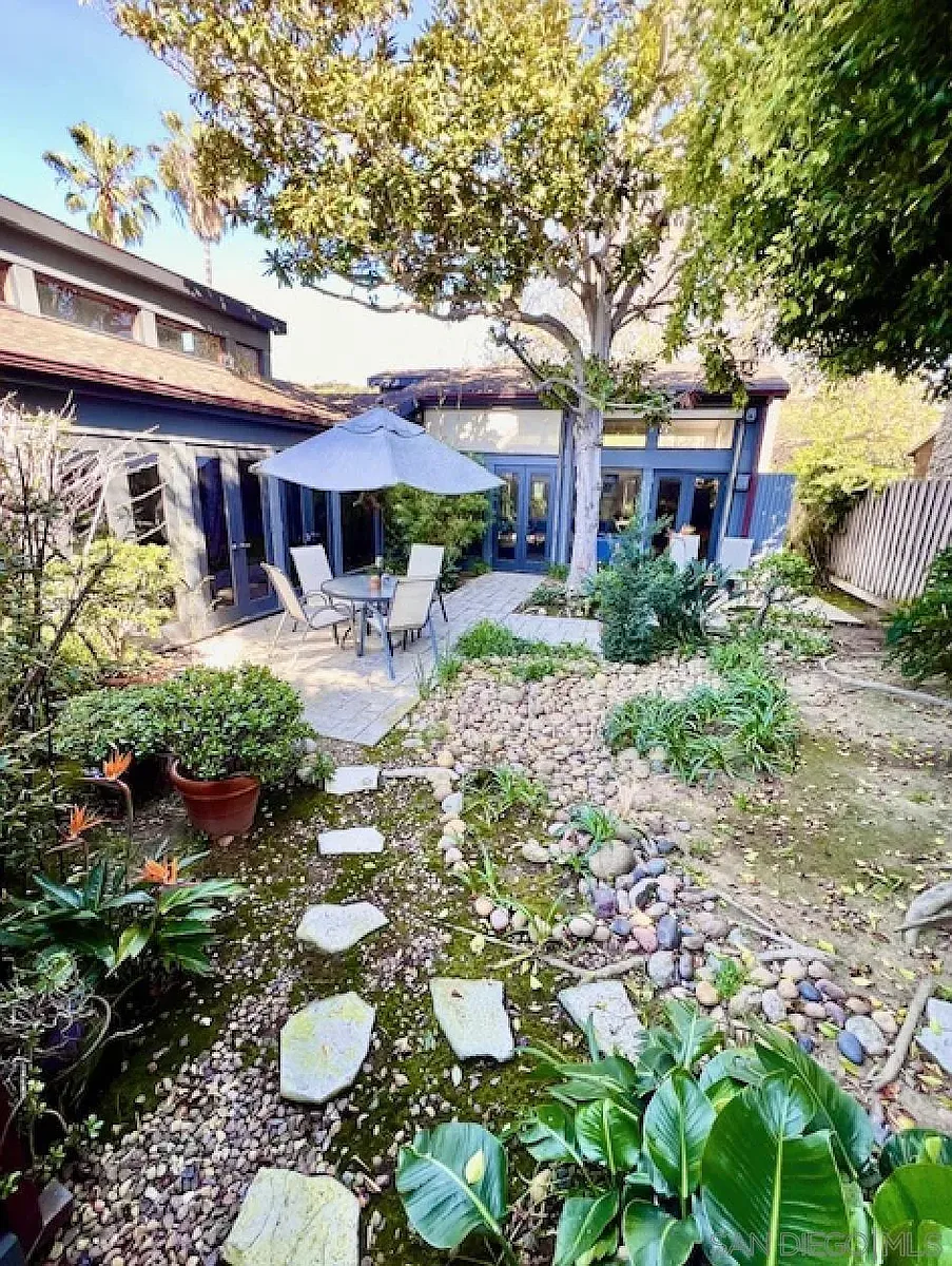Building Photo - 8168 La Jolla Shores Dr