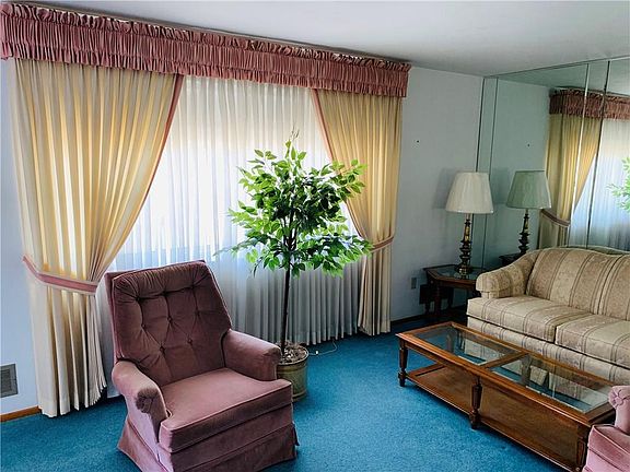 4th image of 5014 Elmwood Dr