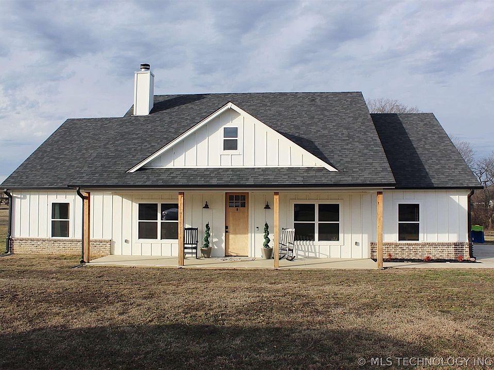 1st image of 318 Twin Creeks Ln